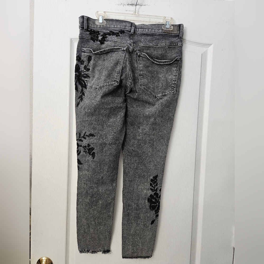 Express Gray Floral Ankle Jeans 10R - Picture 3 of 6